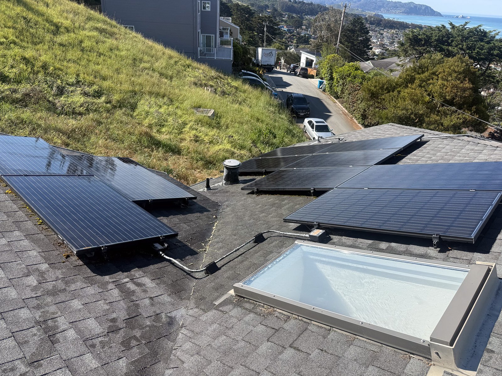 Clean and highly efficient solar panels after Solar Panel Sparkle cleaning